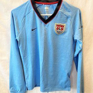 NEW Nike US Soccer top Women M Blue official 56323 Retro